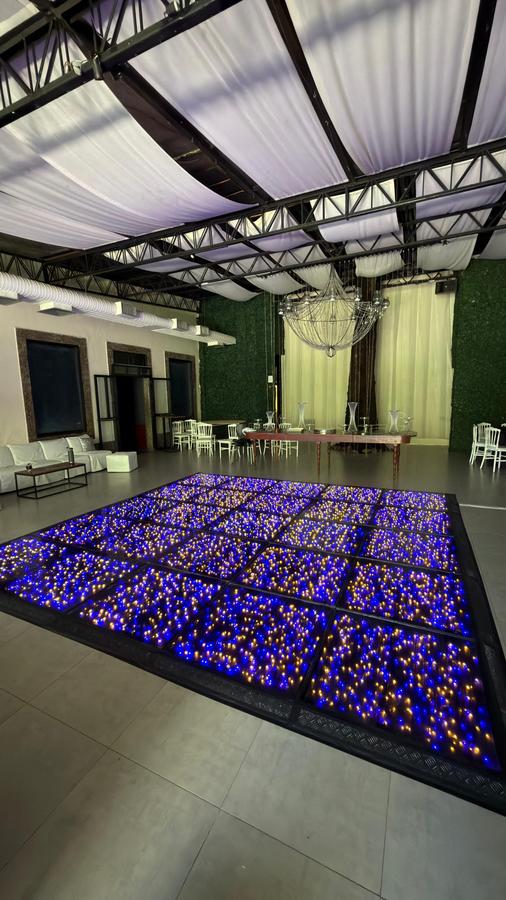 Pista Paris azul em salão de festas